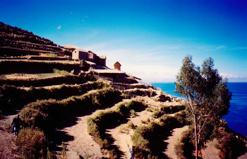 Terrazas junto al lago Titicaca