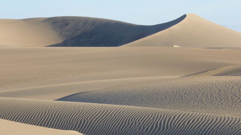 Dunas de arena en el desierto de Ica